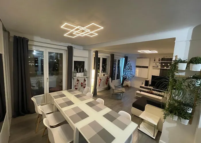 5p 100 M2 Garage 2 Balconiesstrasbourg Center * שטרסבורג